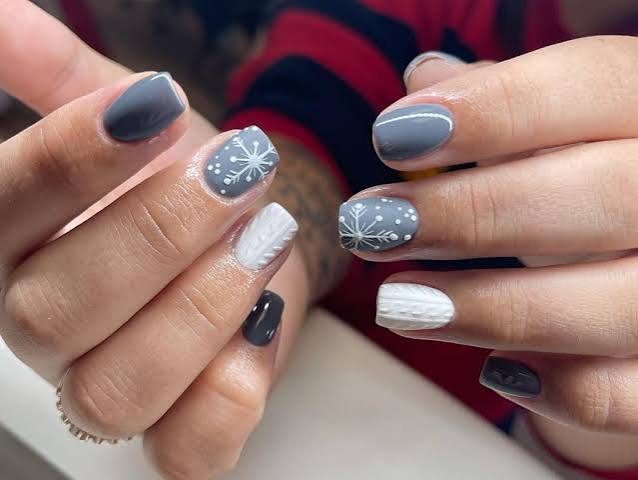 Grey with Snowflake and Texture Accents Grey with Snowflake and Texture Accents — Winter Gray Nails