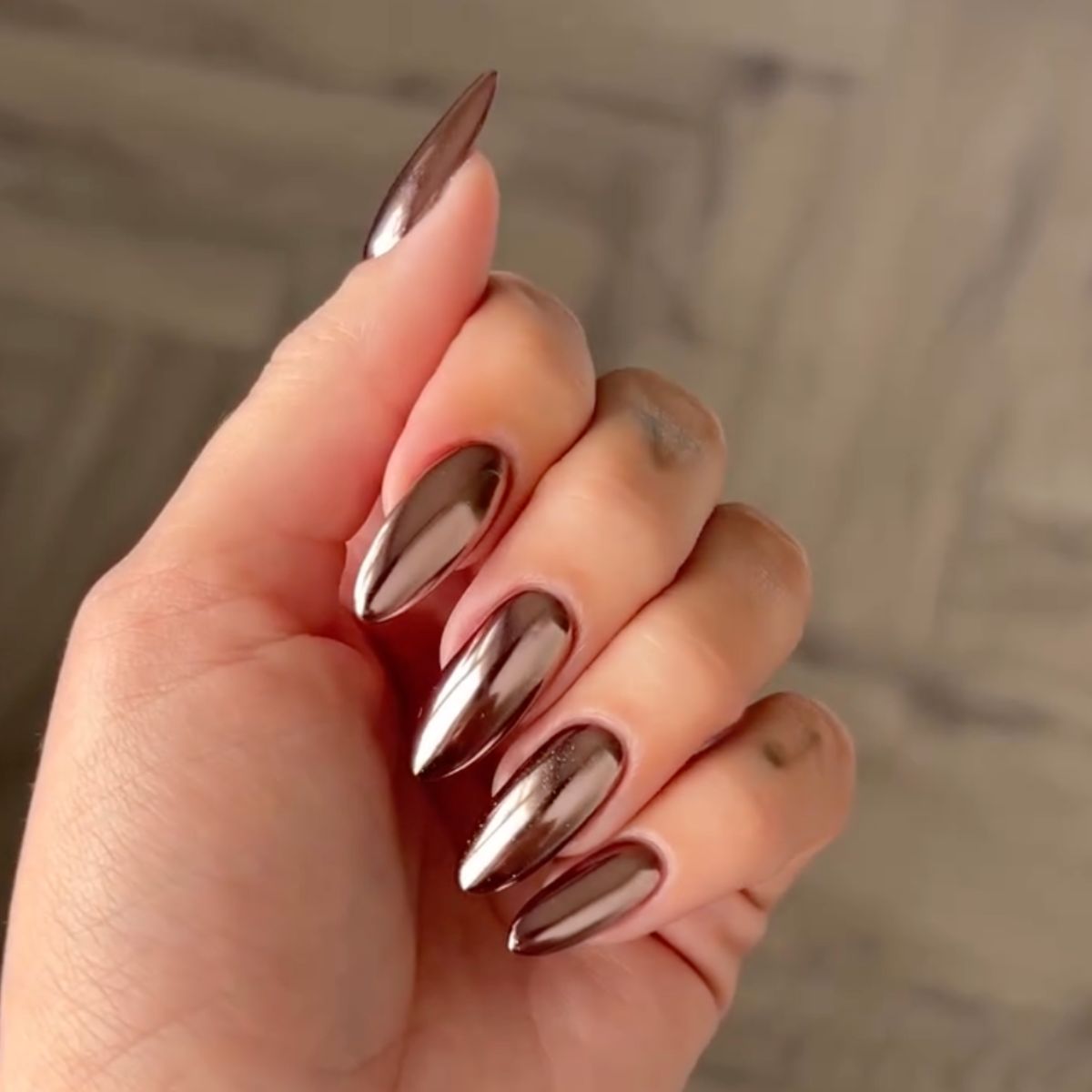 Medium Stiletto Warm Silver Mirror Chrome Medium Stiletto Warm Silver Mirror Chrome — Silver Chrome Nails