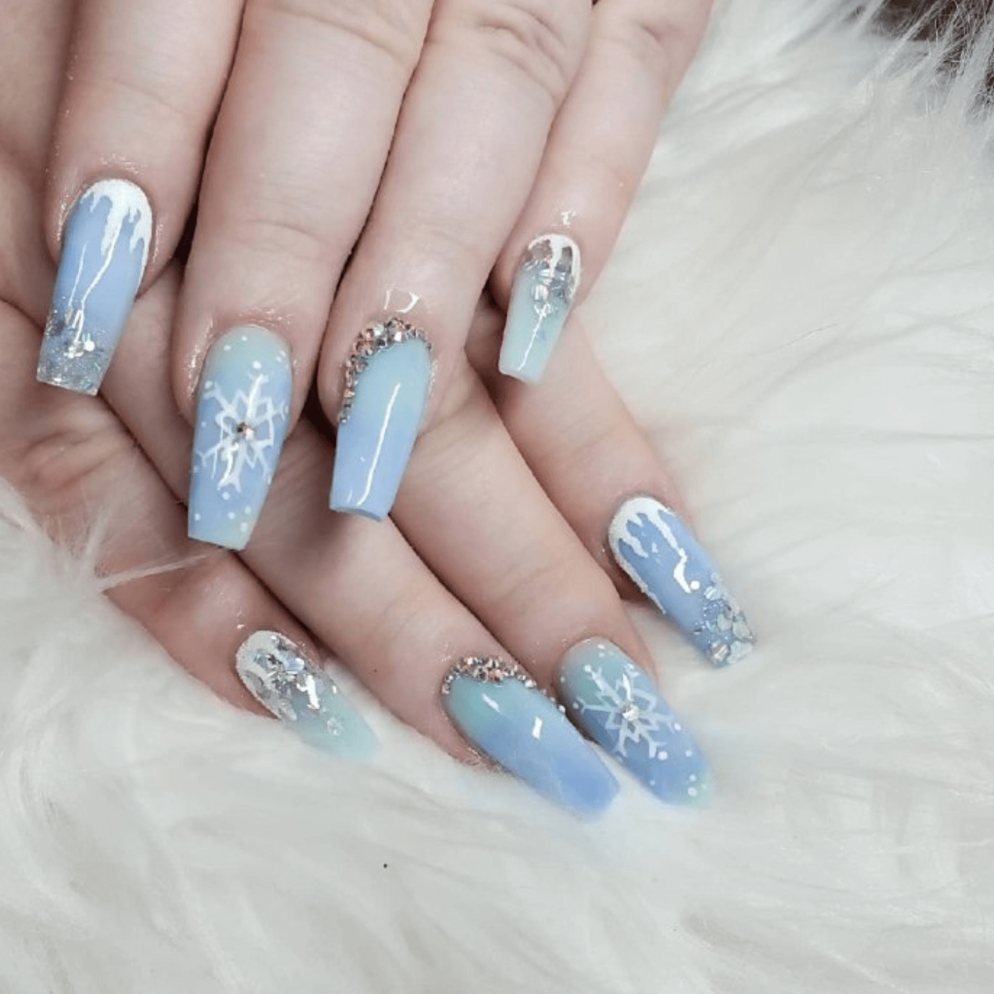 Glossy Glitter Glitter Snowflake Gradient Coffin Nails Glossy Glitter Glitter Snowflake Gradient Coffin Nails — Long Winter Nails