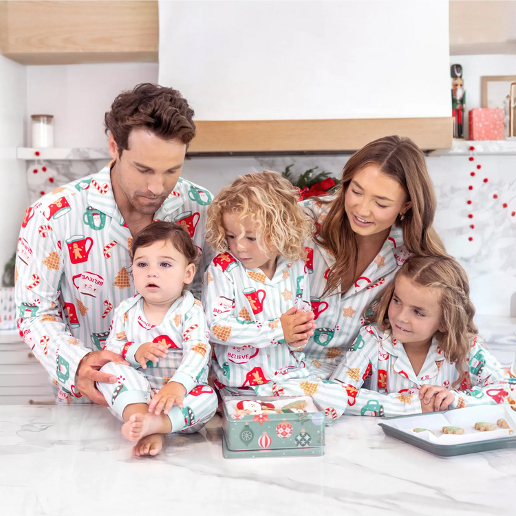 Striped Christmas Pajamas for a Cozy Family Photo Session Striped Christmas Pajamas for a Cozy Family Photo Session — Winter Family Photo Outfits