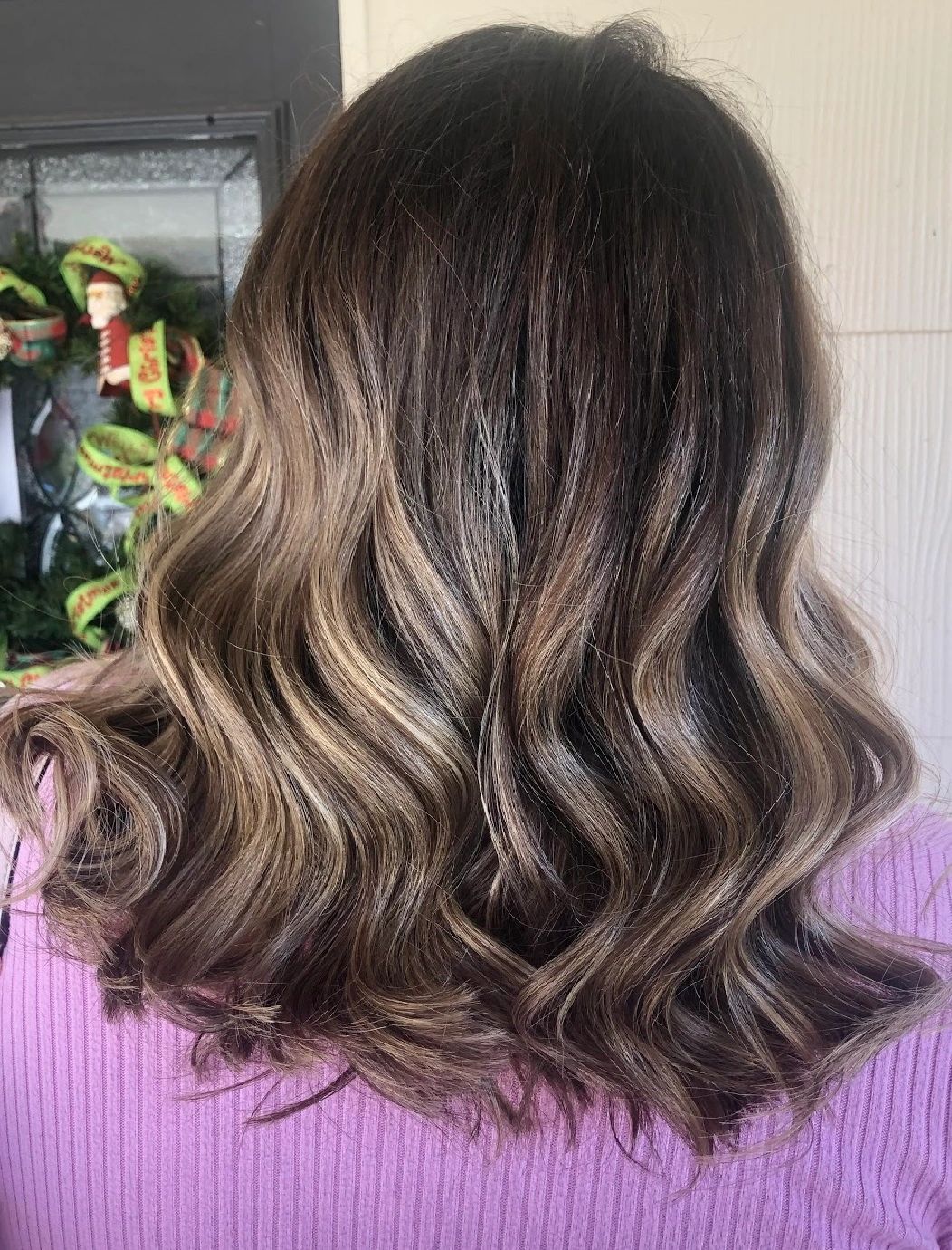Mid-Back Layers With Ash Beige Blend Mid-Back Layers With Ash Beige Blend — Winter Balayage
