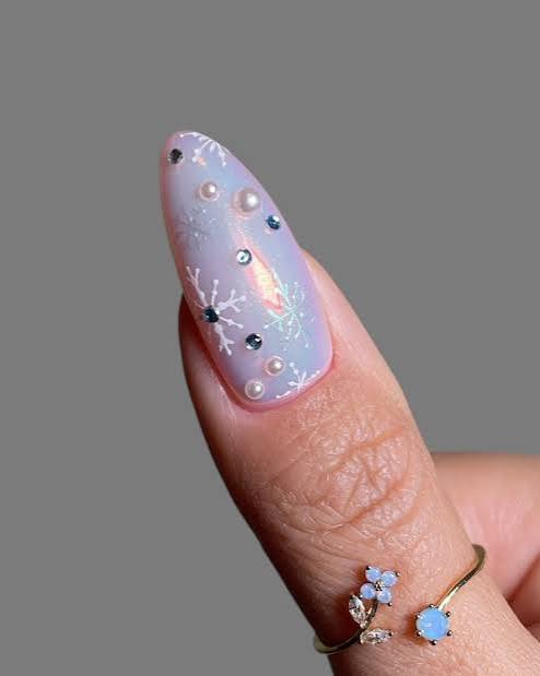 Long Almond Snowflake Pearl Nail Long Almond Snowflake Pearl Nail — Winter Glitter Nails