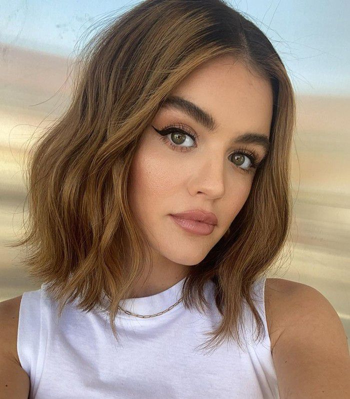 Light Brown Bob With Golden Highlights — Winter Hair Colors for Short Hair