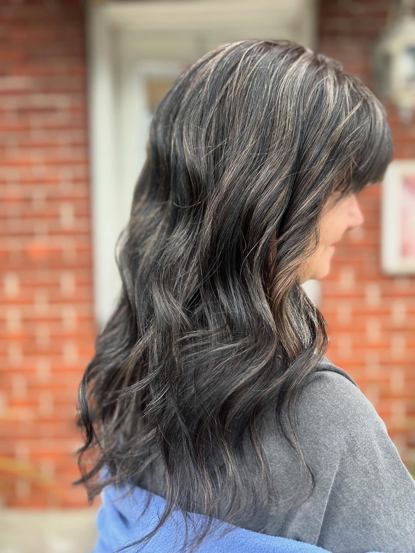 Layers Mid-Back Dark Base Subtle Gray Ash — Gray Blending Highlights