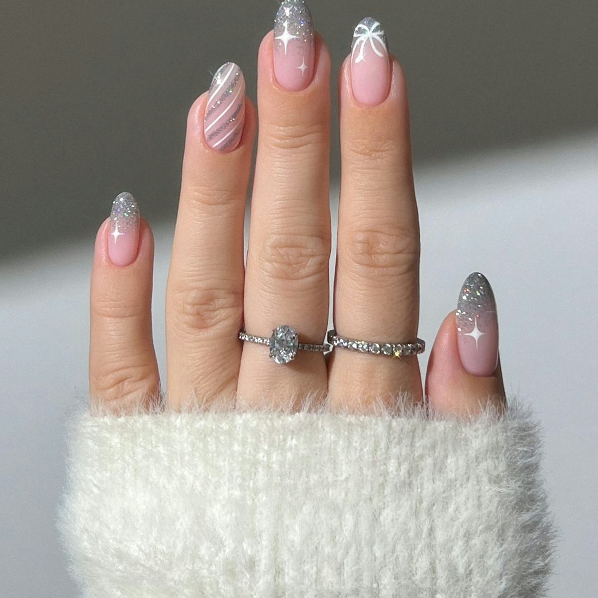 Silver Glitter French Tip Starburst Nails Silver Glitter French Tip Starburst Nails — Winter Round Nails