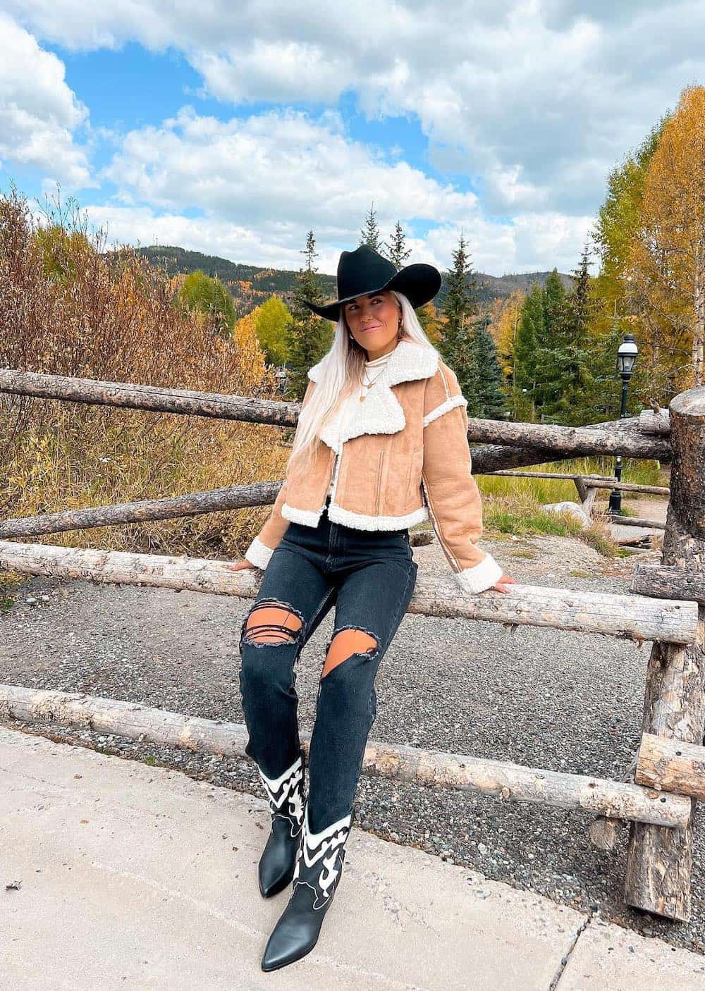 Sherpa-Lined Jacket and Cowboy Hat: Rustic Charm for a Country Concert Sherpa-Lined Jacket and Cowboy Hat: Rustic Charm for a Country Concert — Winter Concert Outfits