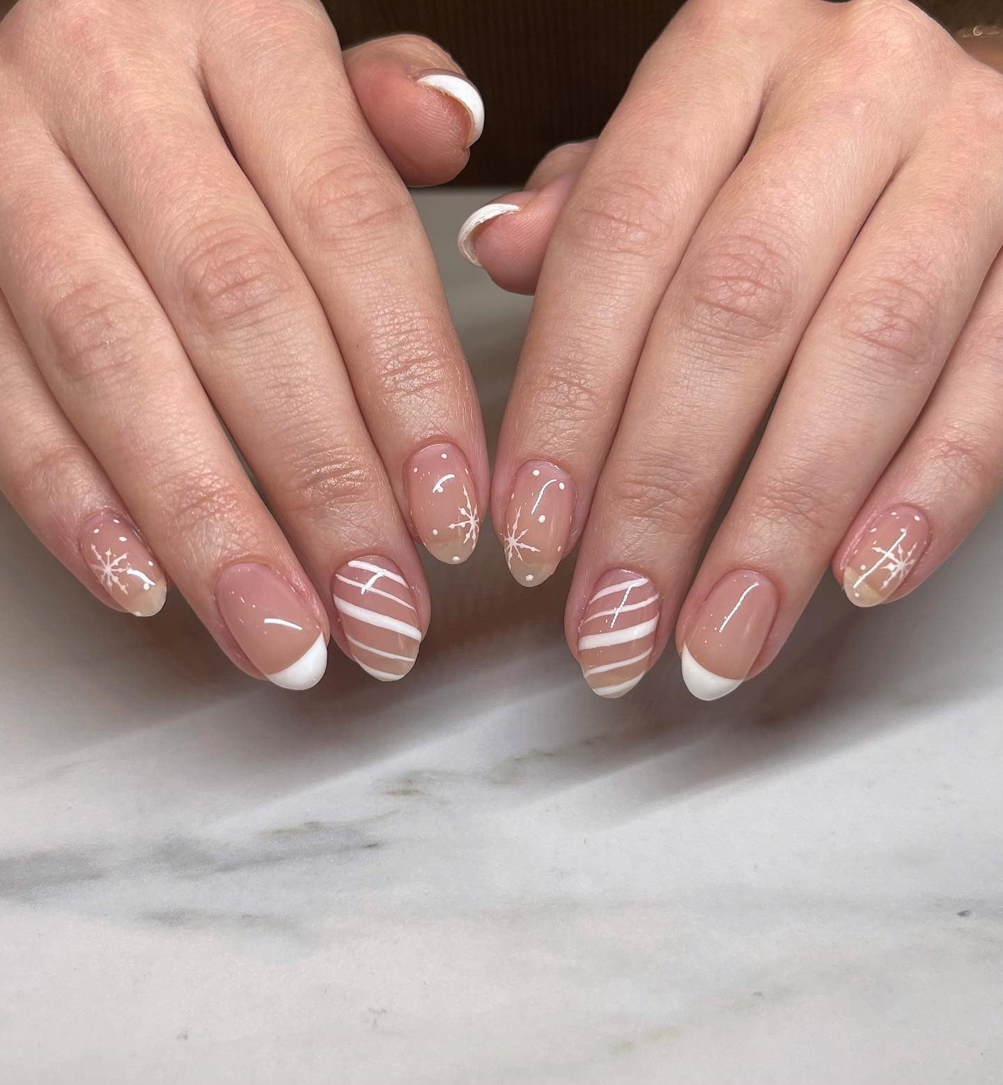 Nude White Snowflake Stripe Oval Nails Nude White Snowflake Stripe Oval Nails — Cute Winter Nails