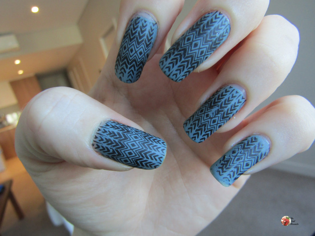 Light Blue Matte With Dark Blue Geometric Light Blue Matte With Dark Blue Geometric — Winter Matte Nails