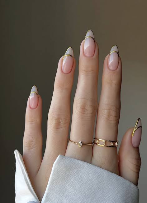 Sheer Pink Gold Line Almond Nails Sheer Pink Gold Line Almond Nails — Winter Almond Nails