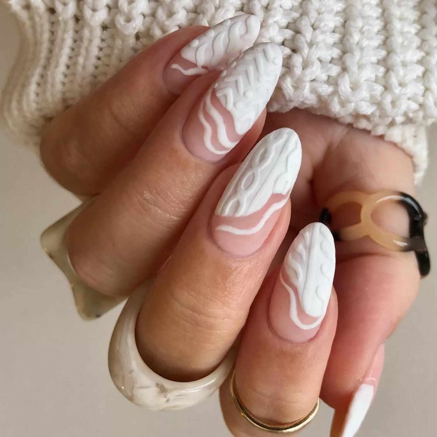 White 3D Cable Knit Long Oval Nails White 3D Cable Knit Long Oval Nails — Winter Nail Designs