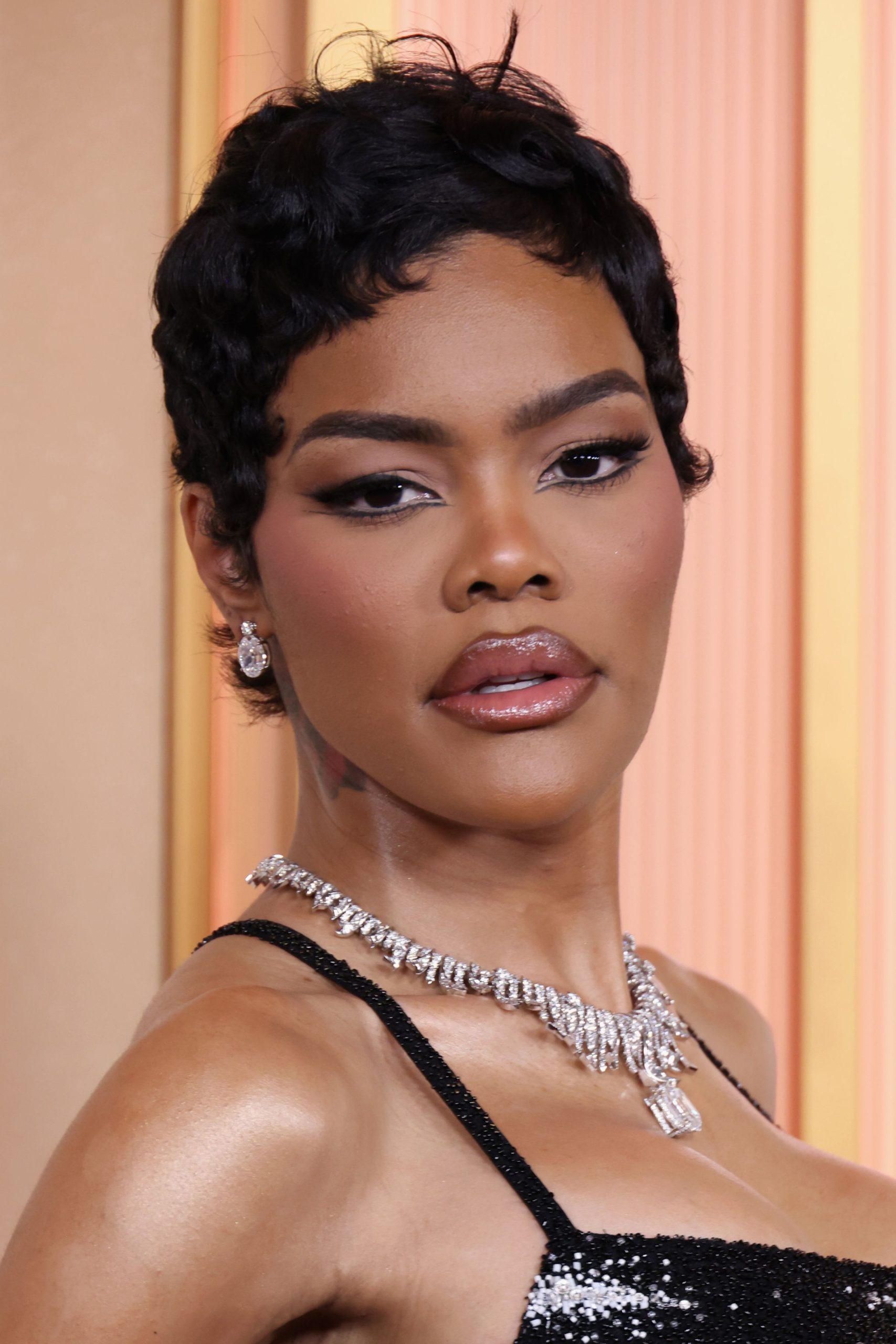 Sculpted Black Pixie With Side Bangs Sculpted Black Pixie With Side Bangs — Winter Pixie Haircuts