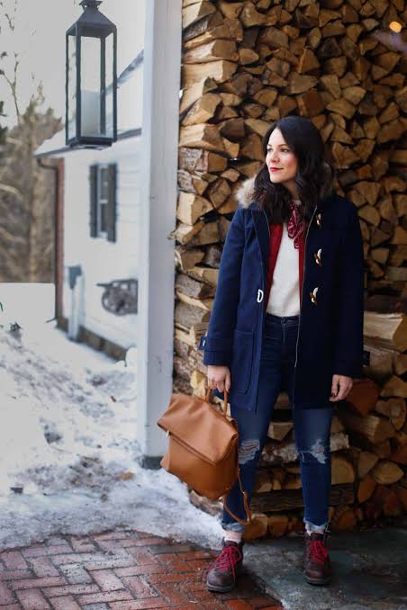Navy Duffle Coat with Red Scarf for a Classic Casual Winter Outfit Navy Duffle Coat with Red Scarf for a Classic Casual Winter Outfit — Fall to Winter Outfits