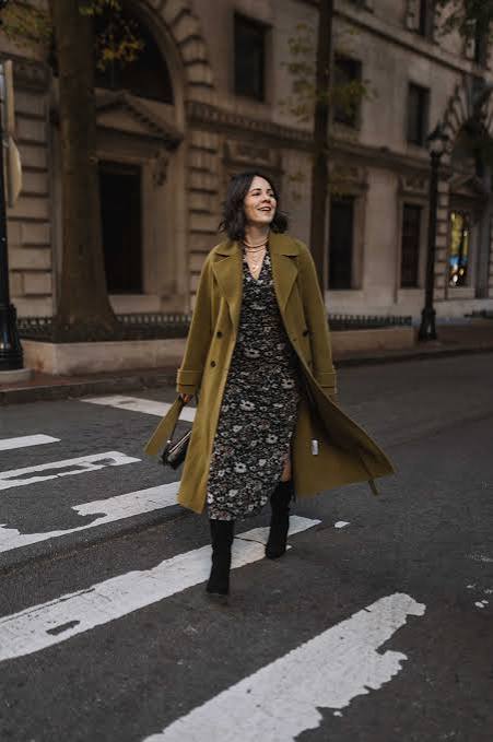 Floral Midi Dress with Black Knee-High Boots Floral Midi Dress with Black Knee-High Boots — Winter Boots Outfits