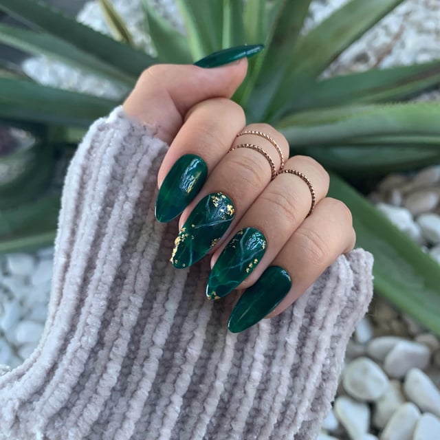 Emerald Marble with Gold Flakes Emerald Marble with Gold Flakes — Emerald Green Nails