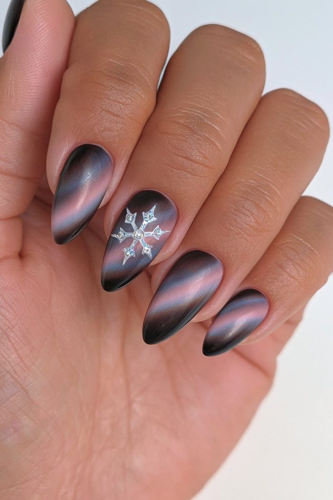 Gradient Cat Eye with Rhinestone Snowflake Gradient Cat Eye with Rhinestone Snowflake — Winter Cat Eye Nails