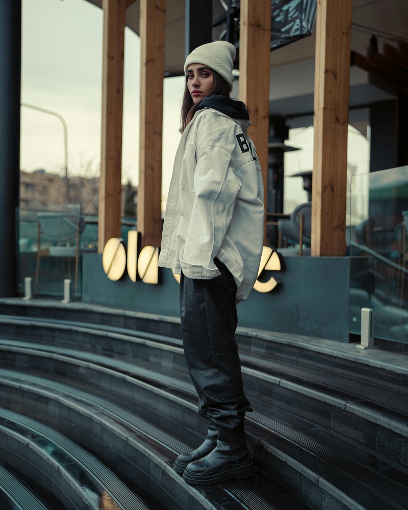 Oversized White Denim Jacket with Grey Hoodie — Grunge Winter Outfits