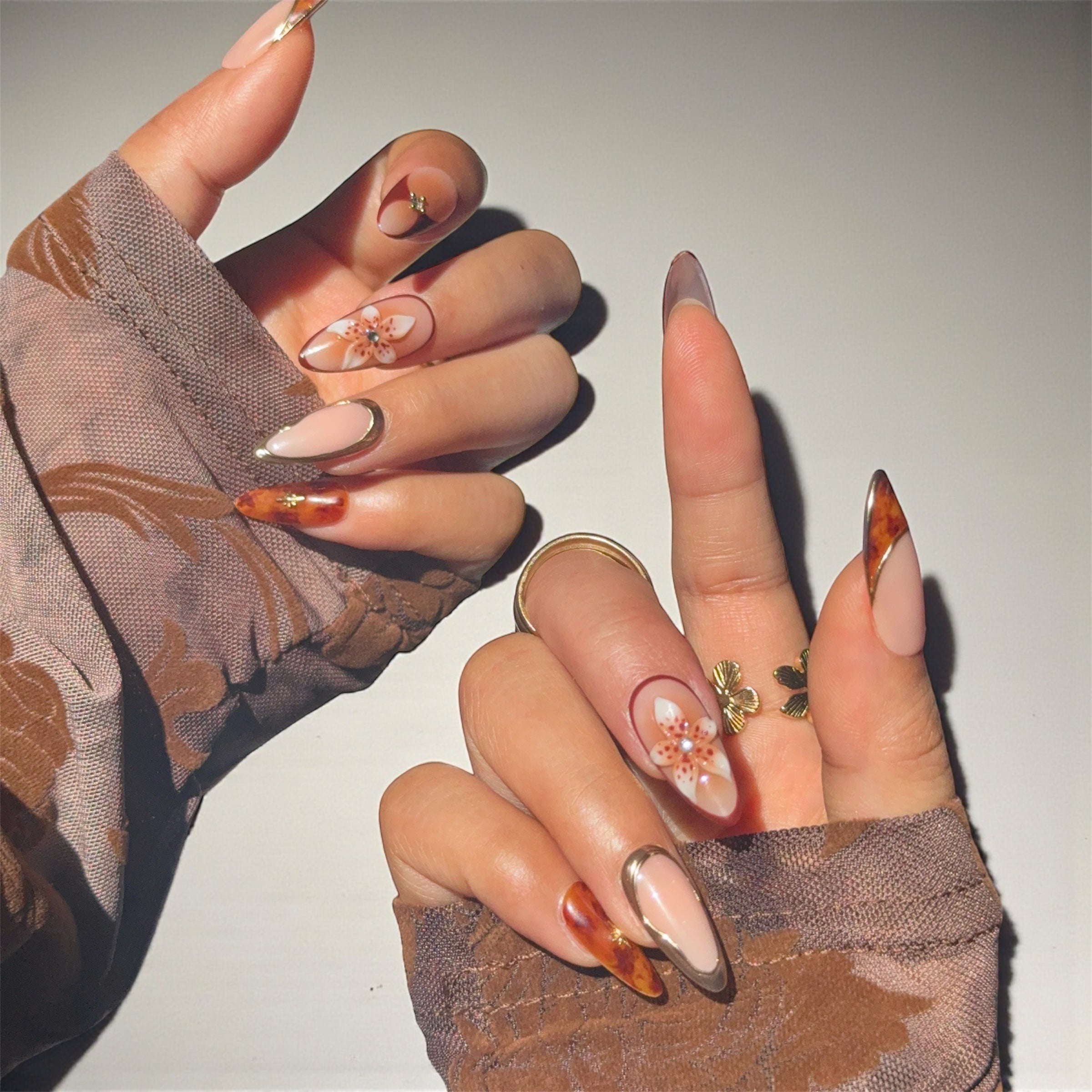 Floral and Marble Medium Oval Nails Floral and Marble Medium Oval Nails — Fall to Winter Nails