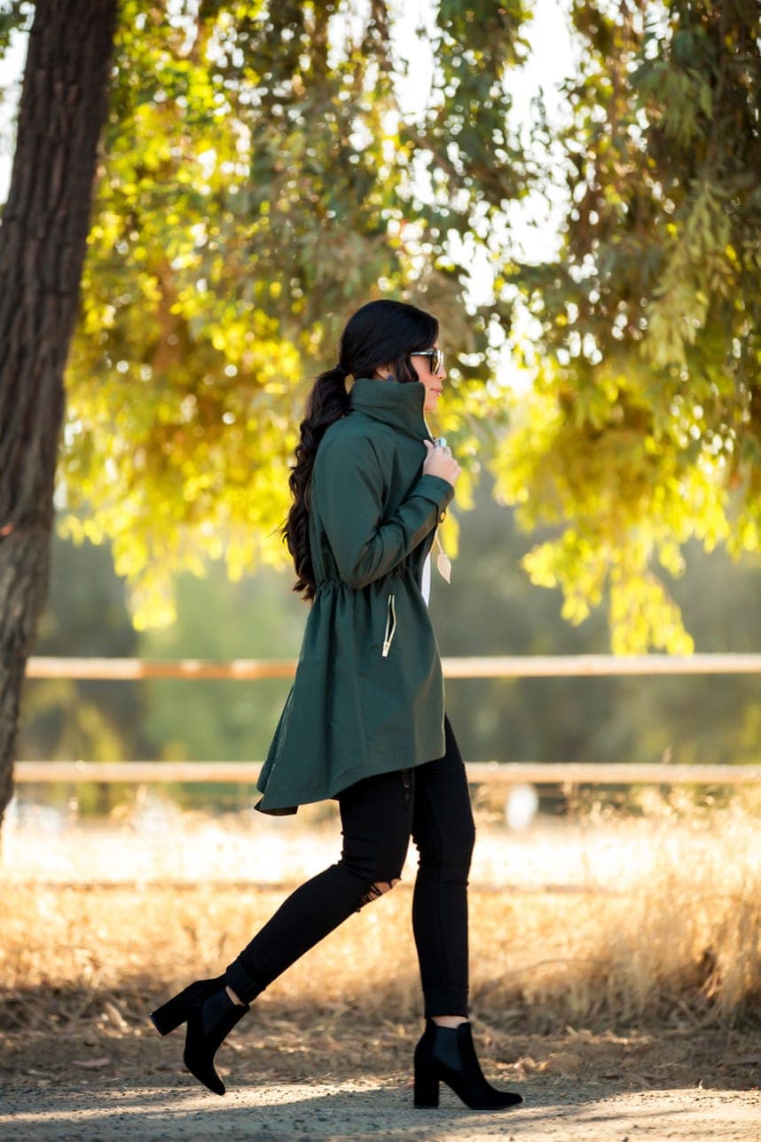 Black Heeled Ankle Boots with Skinny Jeans and Parka for Casual Outing Black Heeled Ankle Boots with Skinny Jeans and Parka for Casual Outing — Ankle Boots Outfits