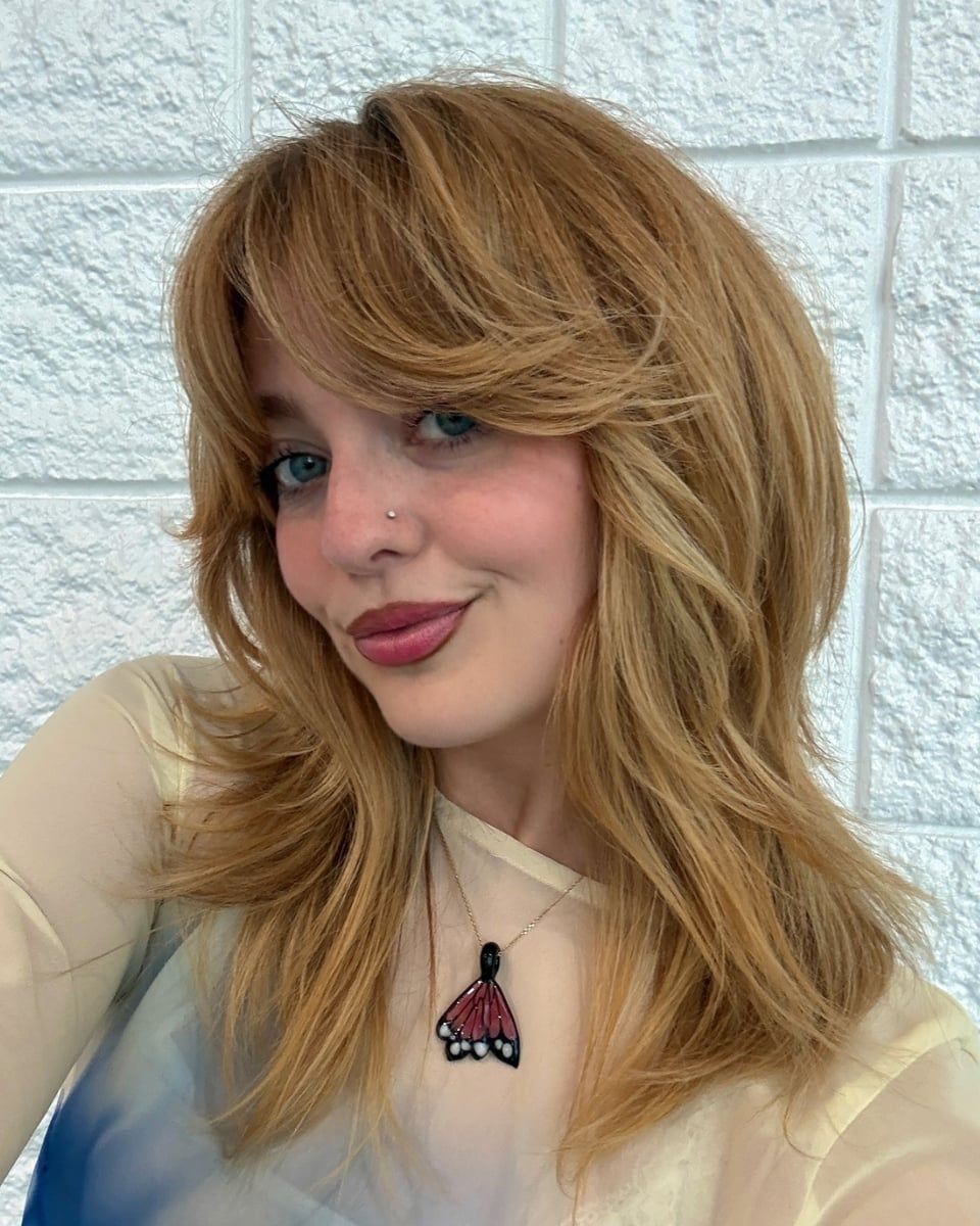 Collarbone Honey Blonde Shag With Highlights Collarbone Honey Blonde Shag With Highlights — Winter Shag Haircuts