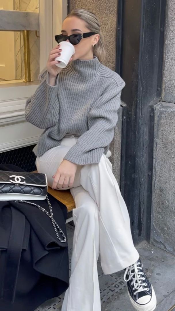 Oversized Grey Turtleneck with Flared Pants for Relaxed Style Oversized Grey Turtleneck with Flared Pants for Relaxed Style — Aesthetic Winter Outfits
