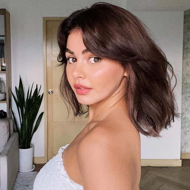 Dark Brown Lob with Soft Curtain Bangs Dark Brown Lob with Soft Curtain Bangs — Winter Haircuts for Round Faces