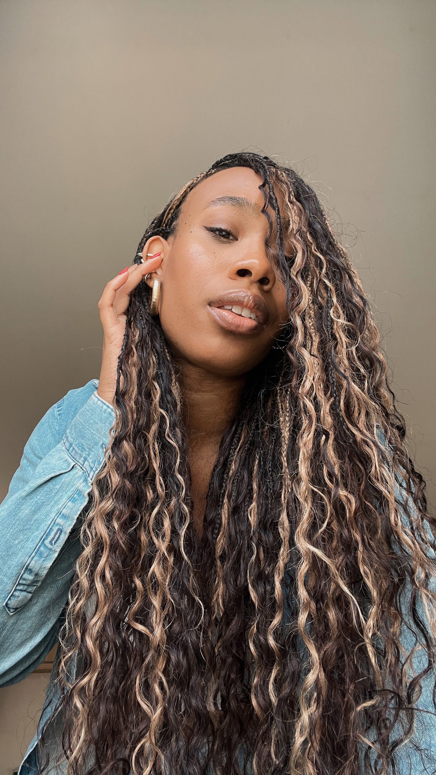 Dark Brown Base With Blonde Highlights Knotless Braids With Blonde Highlights — Winter Braid Colors for Black Women
