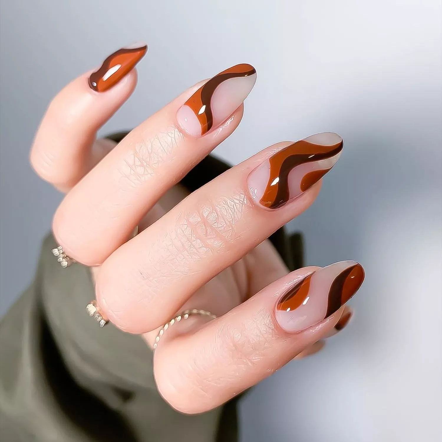 Abstract Wavy Brown and Orange Nails Abstract Wavy Brown and Orange Nails — Chocolate Brown Nails