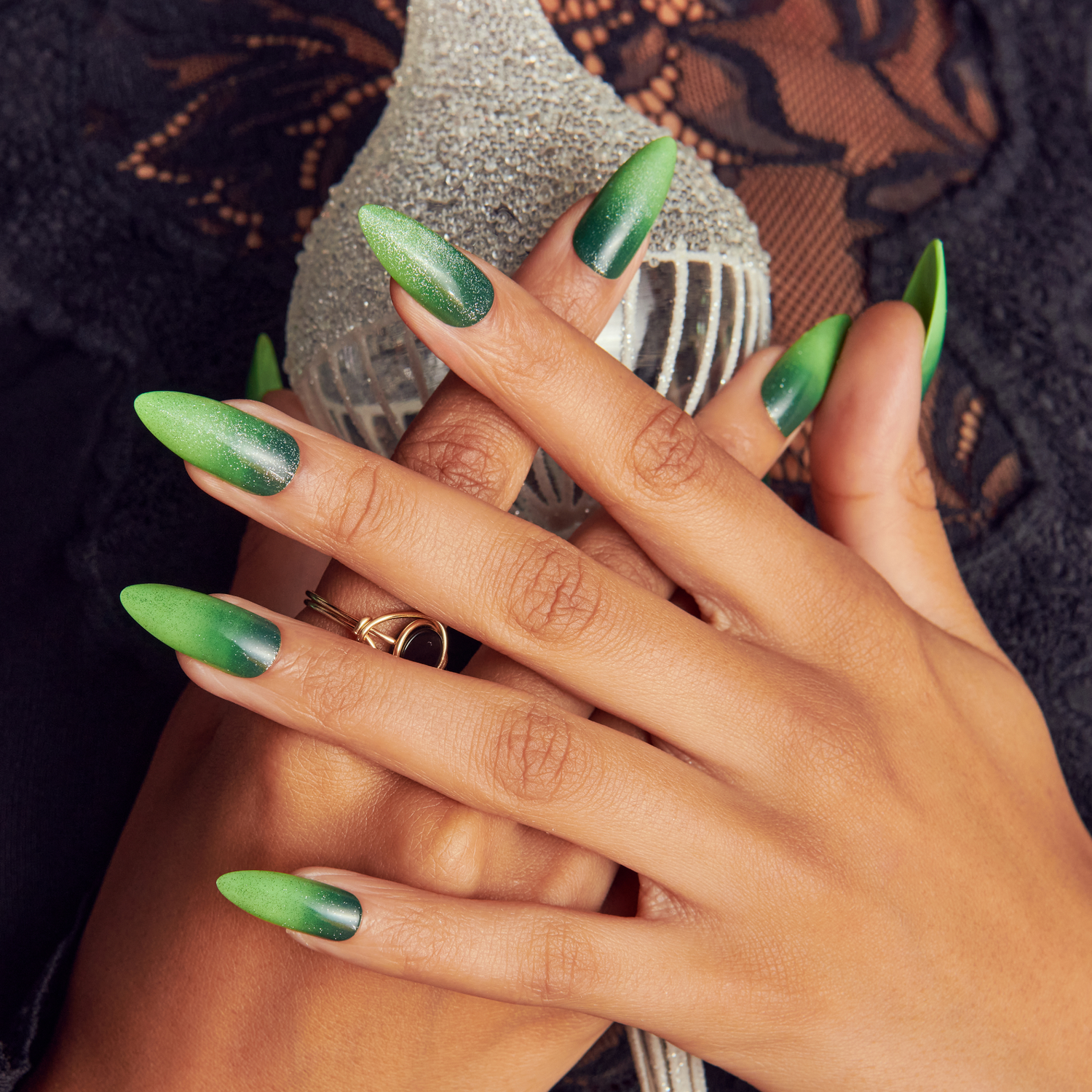Emerald Glitter Ombré Gradient Nails Emerald Glitter Ombré Gradient Nails — Emerald Green Nails