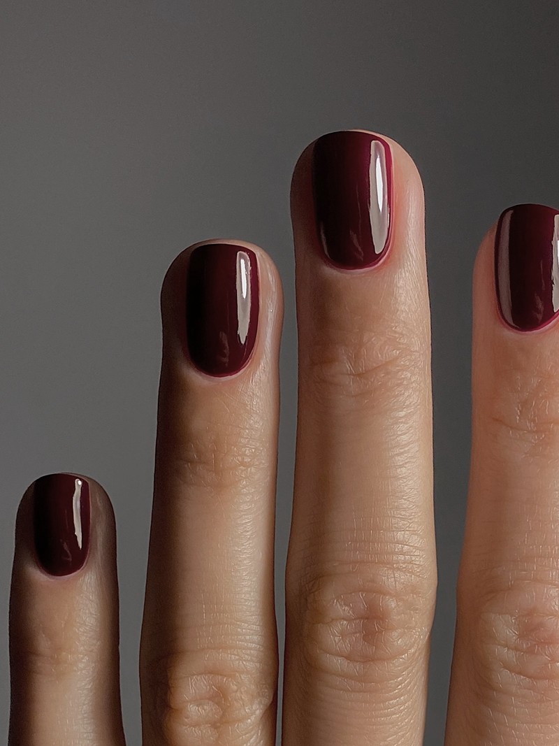 Burgundy with White Abstract Marble and Leaf Art Burgundy with White Abstract Marble and Leaf Art — Burgundy Nails