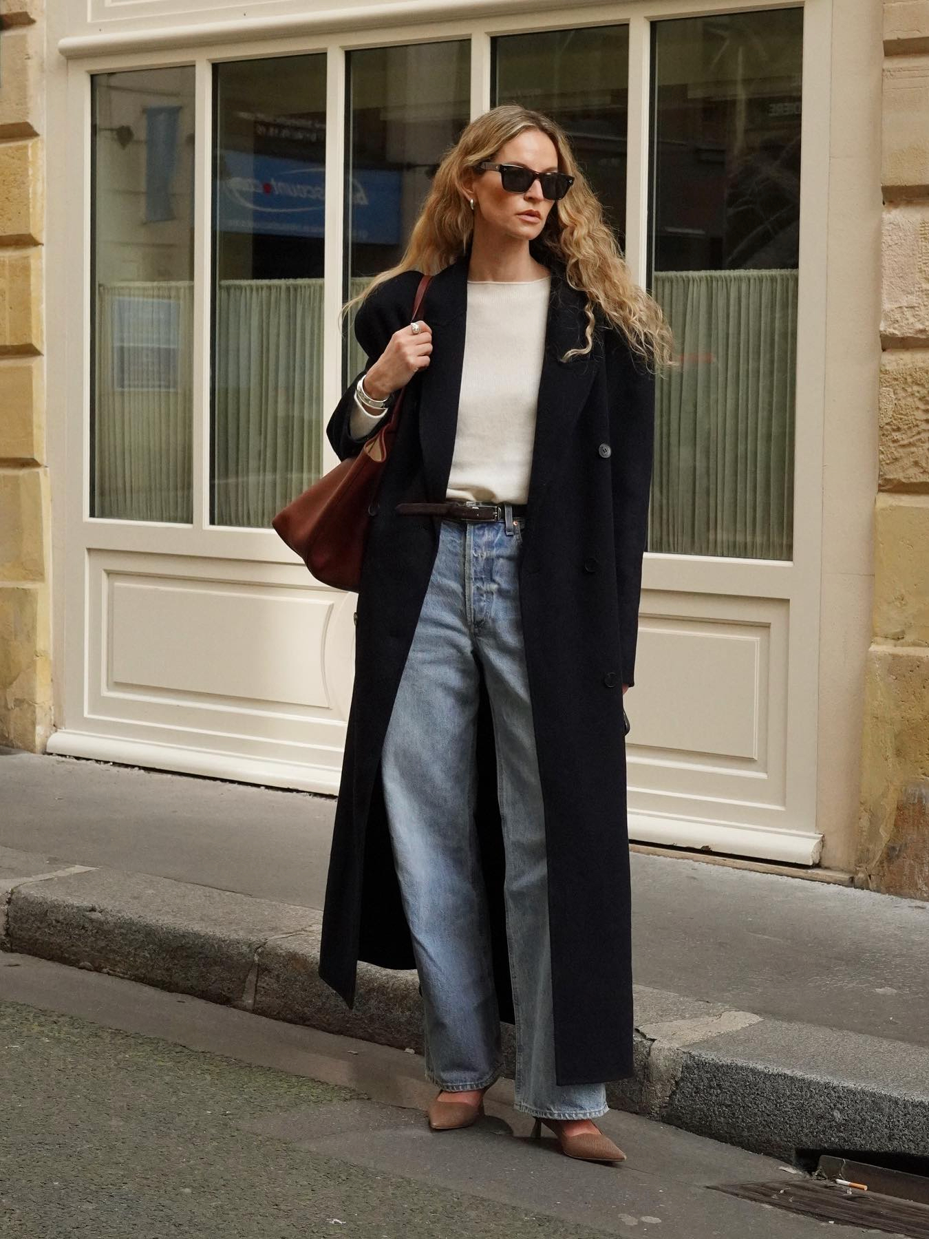 Long Black Wool Coat with Wide-Leg Jeans for Elegant Everyday Wear Fall to Winter Outfits