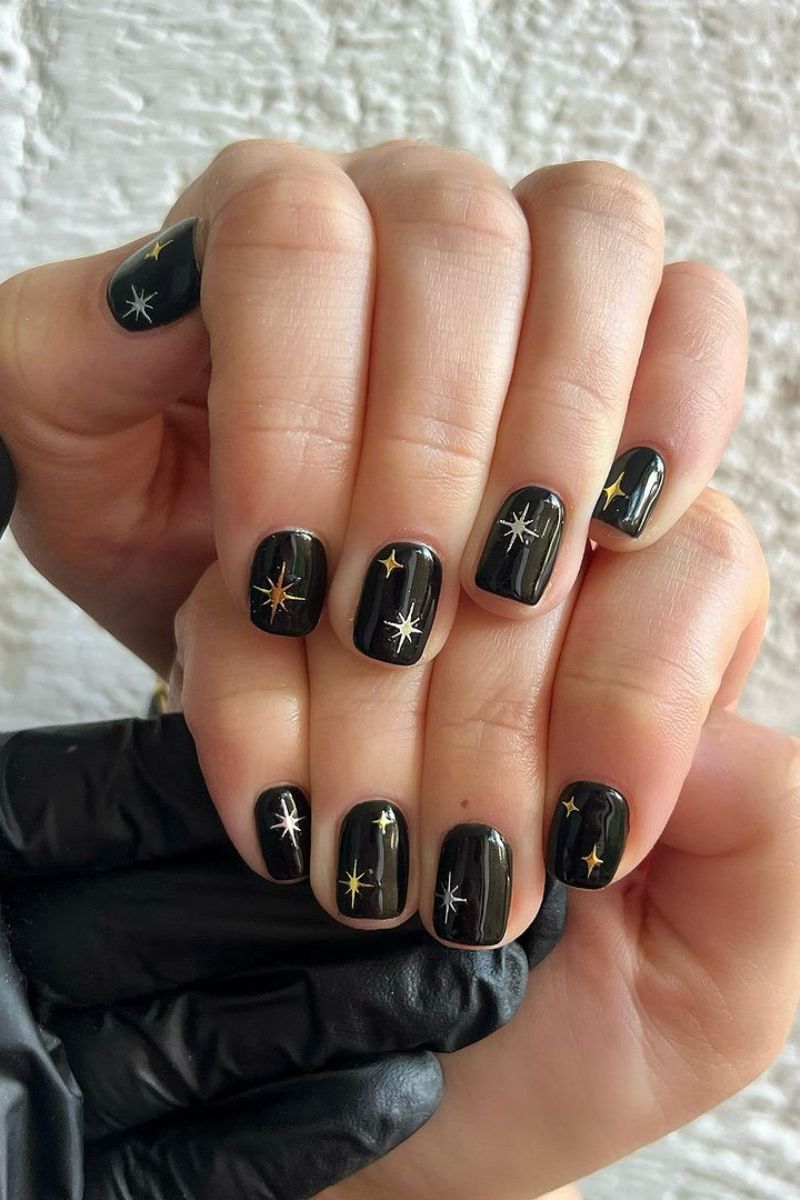 Glossy Black Star Decal Round Nails Glossy Black Star Decal Round Nails — Winter Black Nails