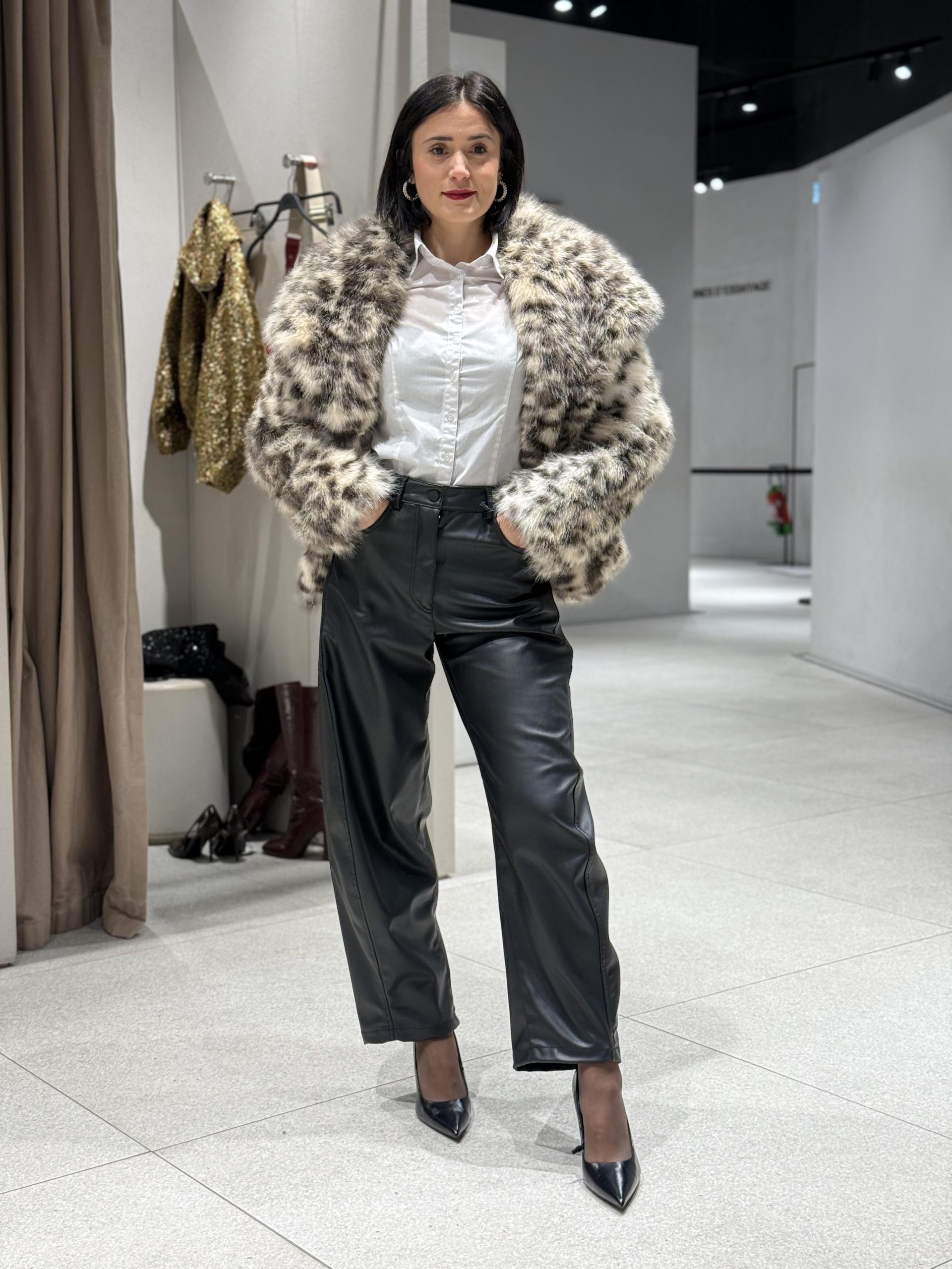 Long Dark Faux Fur Coat for Casual Street Style — Faux Fur Coat Outfits