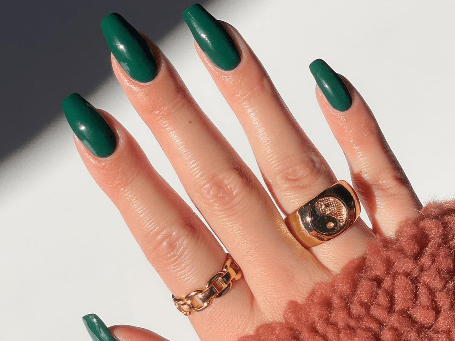 Deep Emerald Green Glossy Coffin Nails Deep Emerald Green Glossy Coffin Nails — Winter Coffin Nails