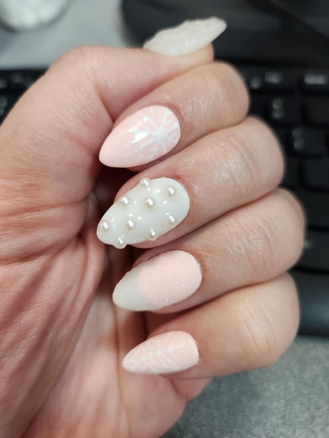 Pale Pink with Snowflakes and 3D Pearls Pale Pink with Snowflakes and 3D Pearls — Pastel Winter Nails