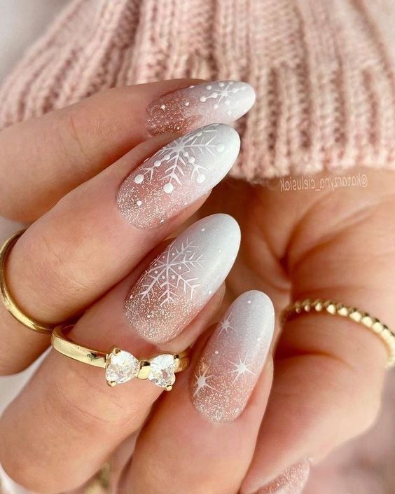 White Brown Rose Gold Snowflake Oval Nails White Brown Rose Gold Snowflake Oval Nails — Winter Ombre Nails