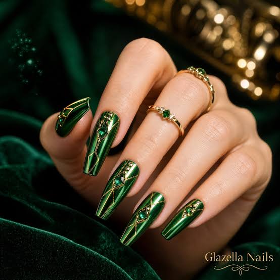 Emerald Chrome with Gold Geometry Emerald Chrome with Gold Geometry — Emerald Green Nails