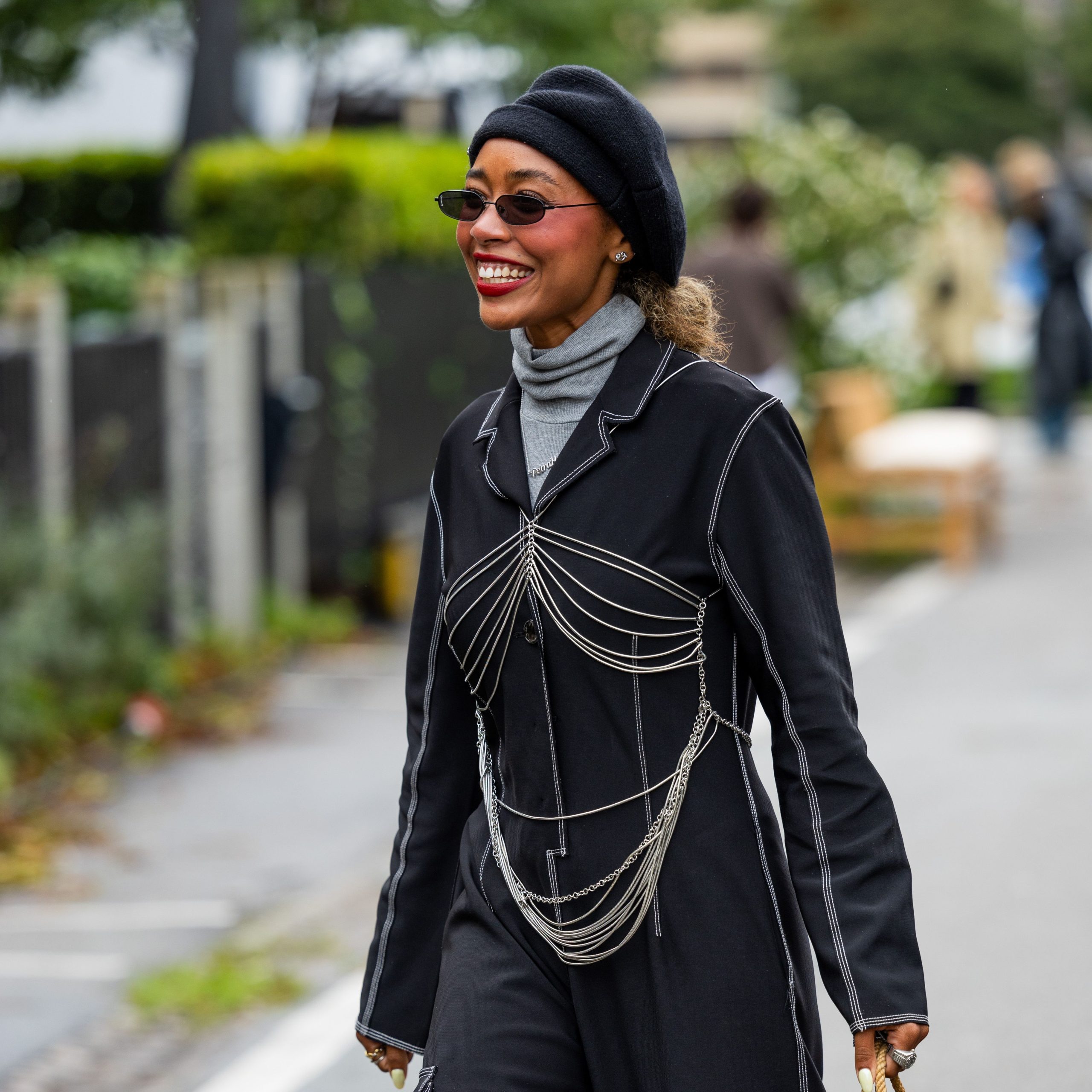 Fashion-Forward Black Beret with Body Chain and Cargo Pants Fashion-Forward Black Beret with Body Chain and Cargo Pants — Beret Outfits