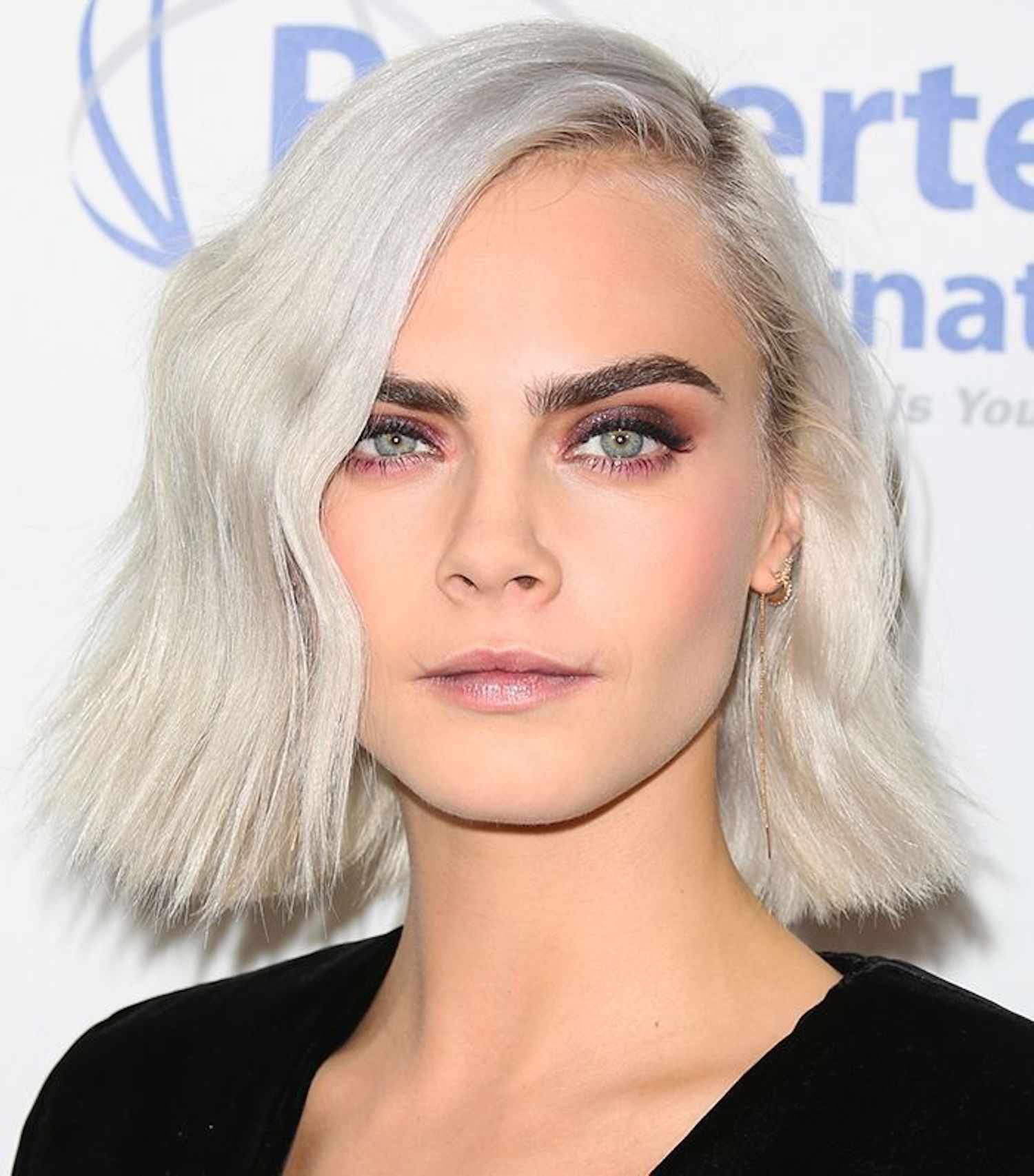Platinum Bob With Wavy Texture Platinum Bob With Wavy Texture — Winter Haircuts for Thin Hair