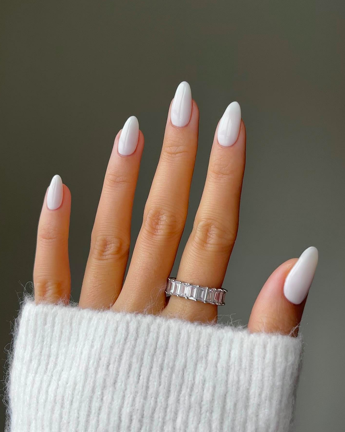 Medium Oval White French Floral Motifs Medium Oval White French Floral Motifs — Winter White Nails
