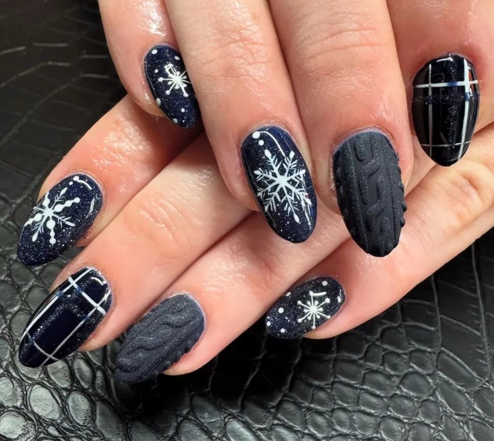 Navy Blue Mixed Winter Art Nails Navy Blue Mixed Winter Art Nails — Winter Black Nails