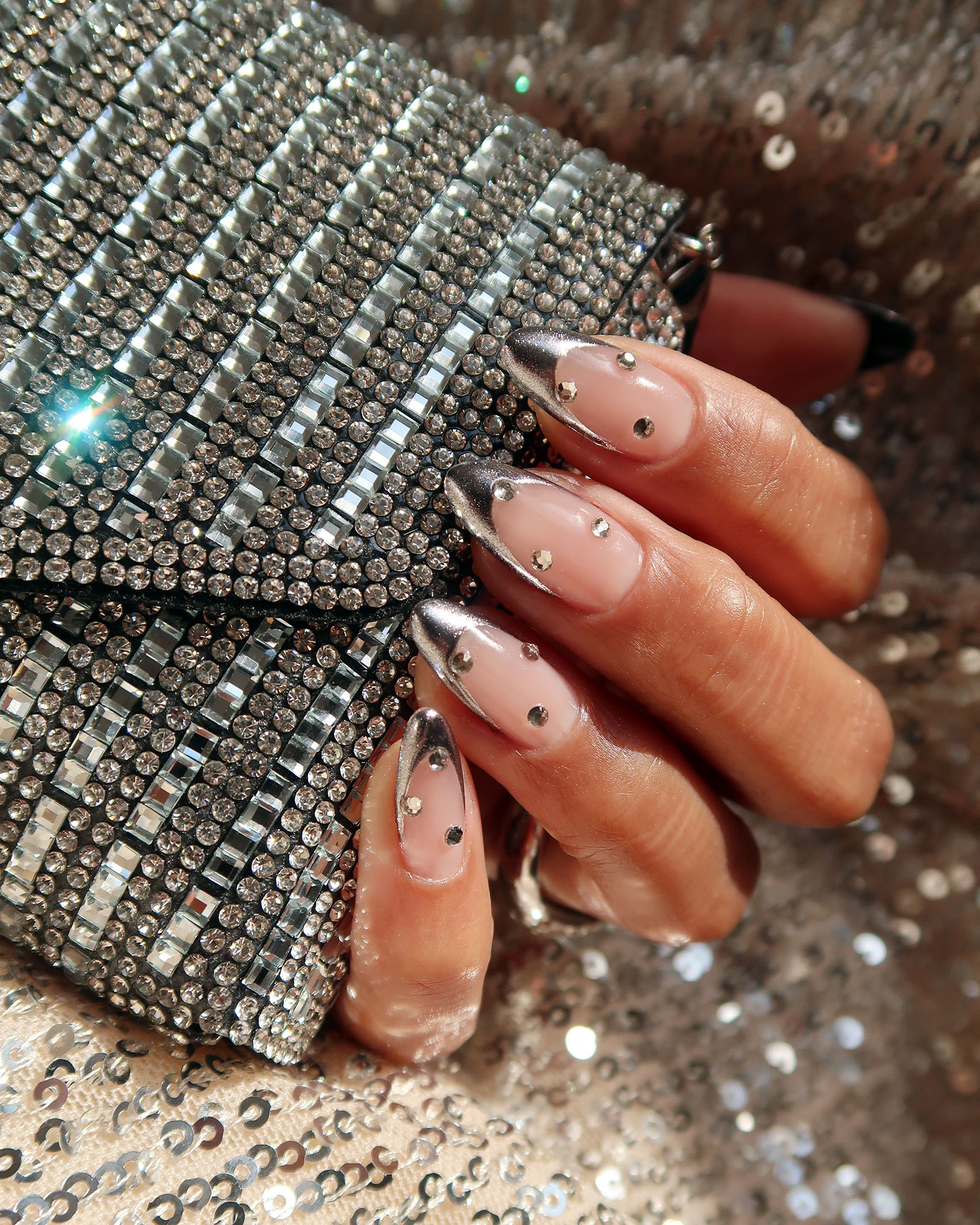 Holiday Glamorous Medium Oval Chrome French Tips with Rhinestones Holiday Glamorous Medium Oval Chrome French Tips with Rhinestones — Silver Chrome Nails