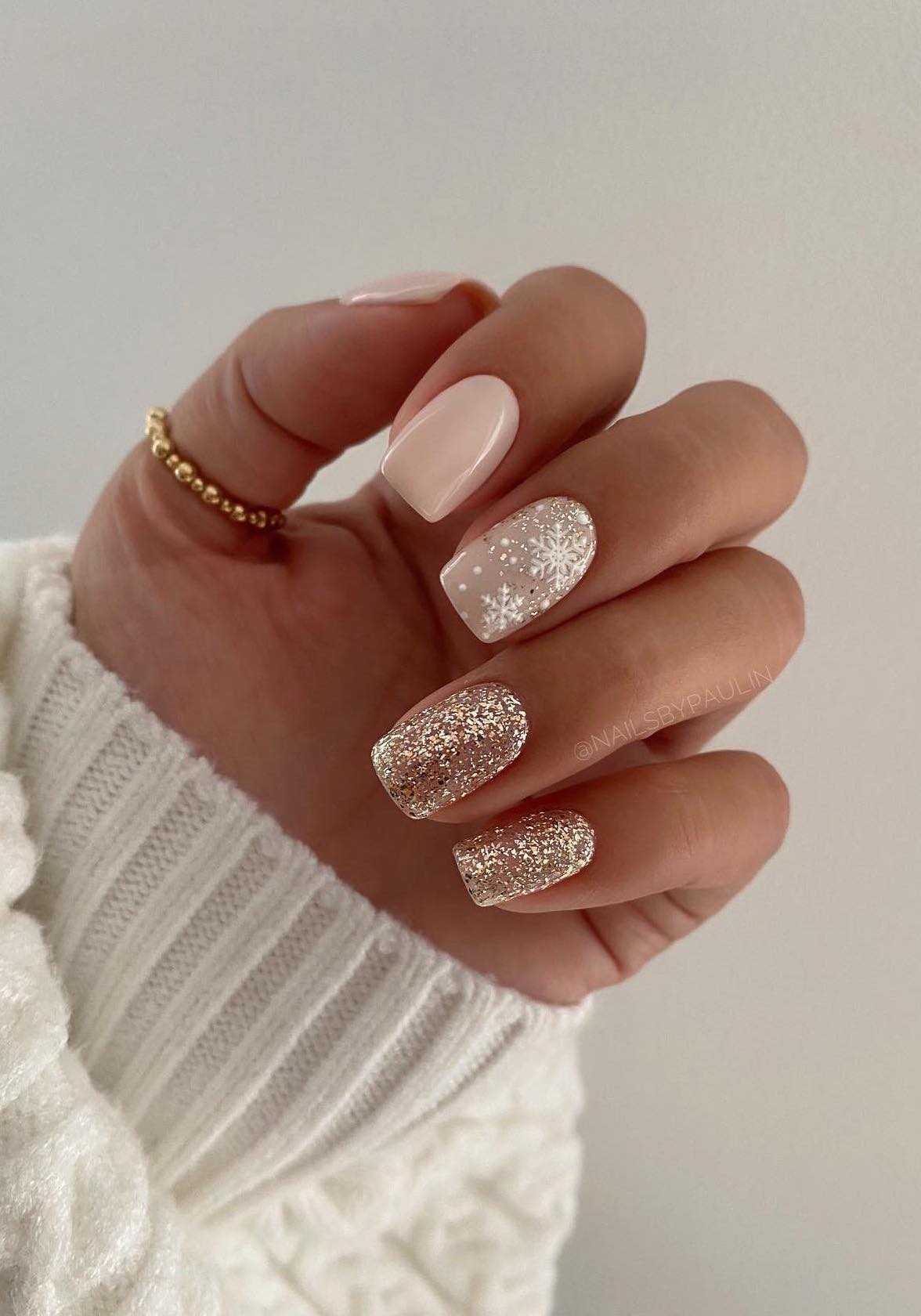 Pale Pink Snowflake Rose Gold Glitter Squares Pale Pink Snowflake Rose Gold Glitter Squares — Winter Glitter Nails