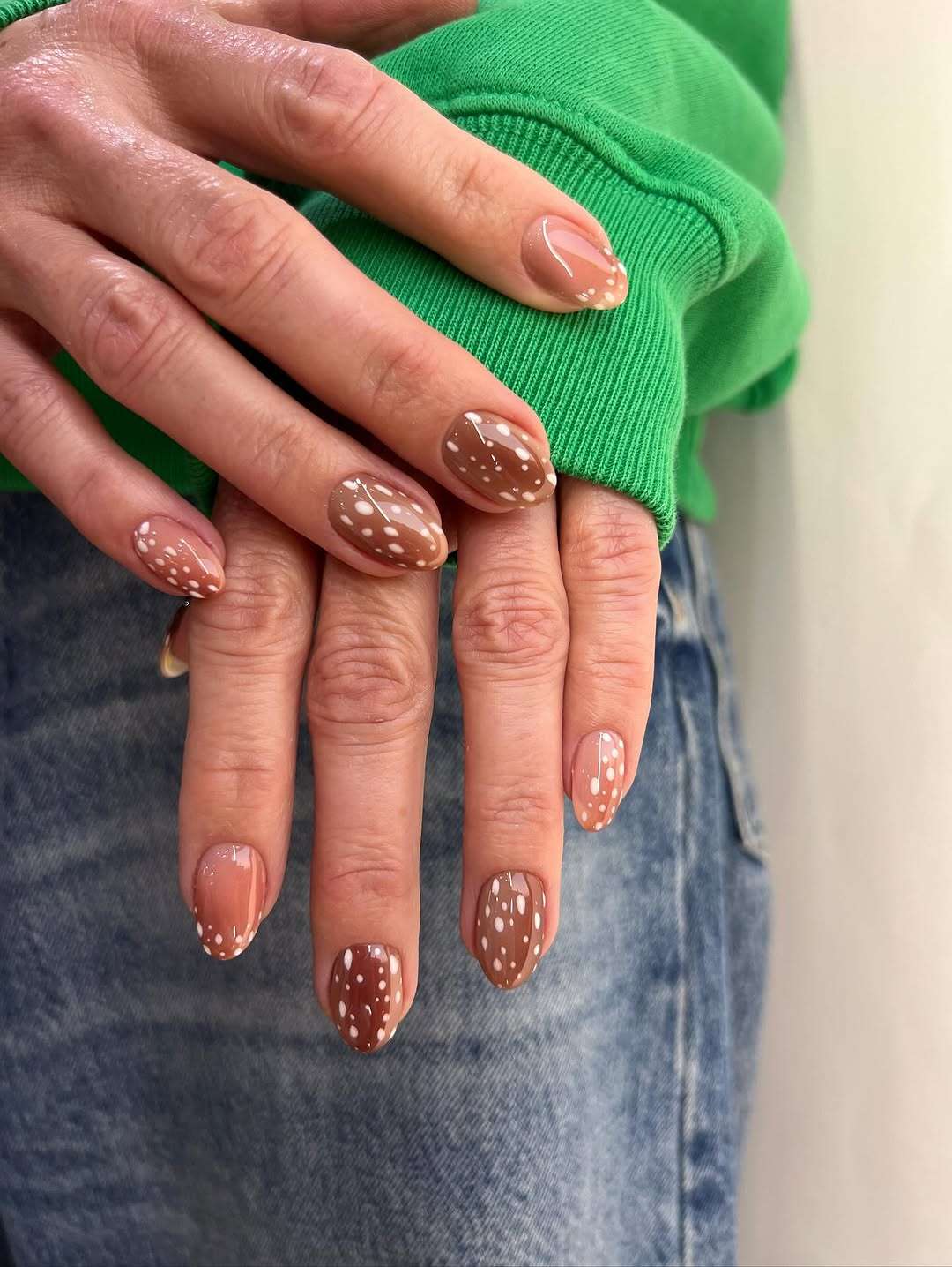 Brown Polka Dots & Gradient Brown Polka Dots & Gradient — Short Winter Acrylic Nails