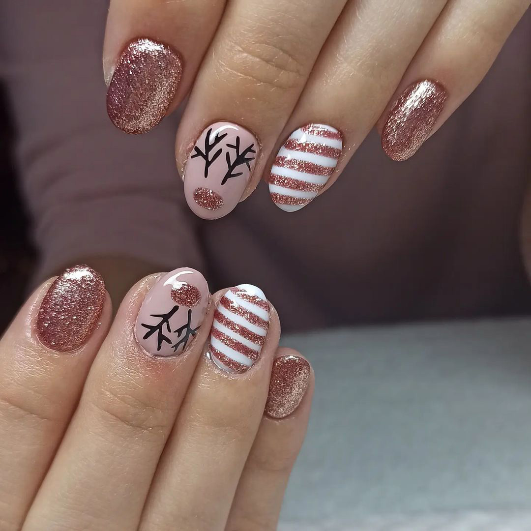 Rose Gold Reindeer Antler Stripes Oval Nails Rose Gold Reindeer Antler Stripes Oval Nails — Cute Winter Nails