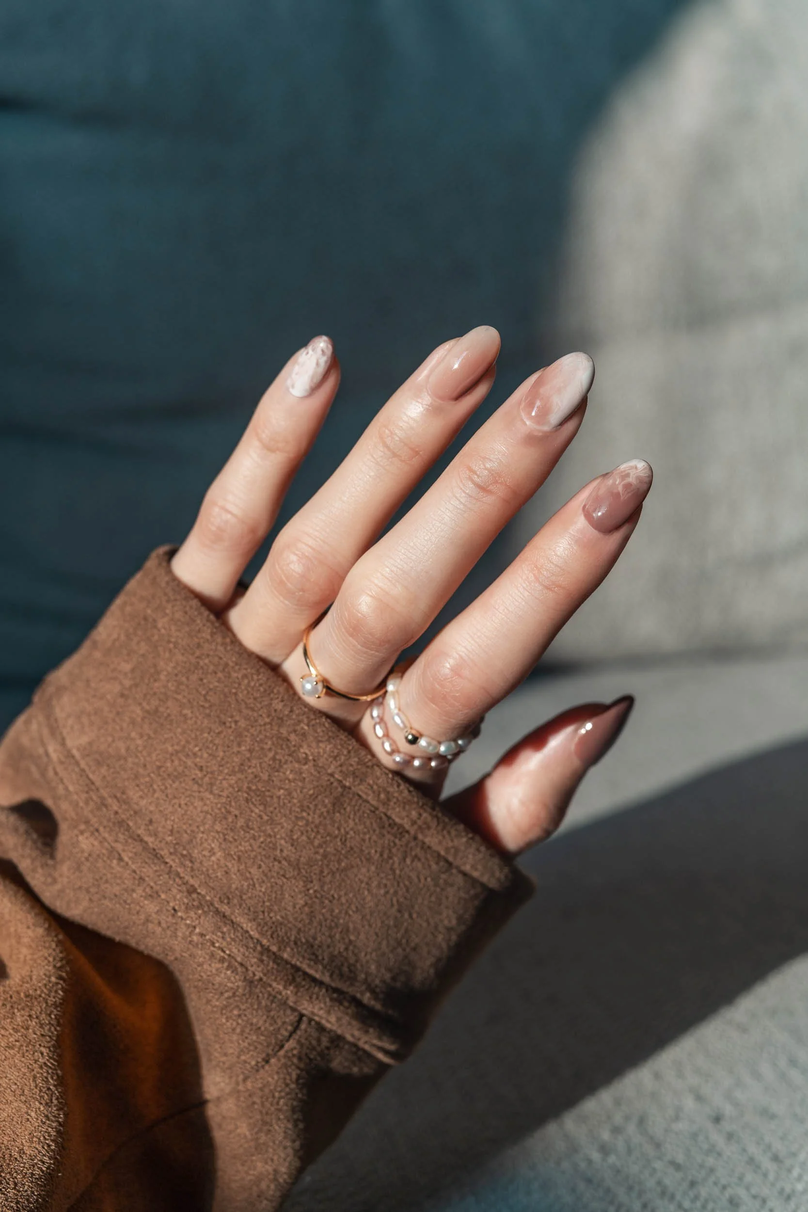 Mocha Mousse Nails: A Manicure of Warm Earthy Browns — Becoming Carmen