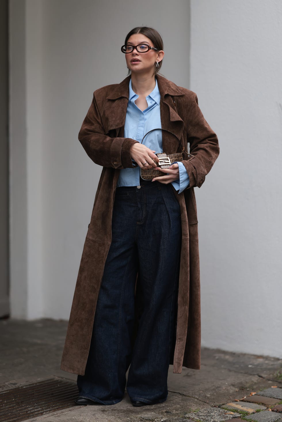 Elegant Brown Suede Trench Coat with Blue Shirt and Jeans Elegant Brown Suede Trench Coat with Blue Shirt and Jeans — Brown Coat Outfits