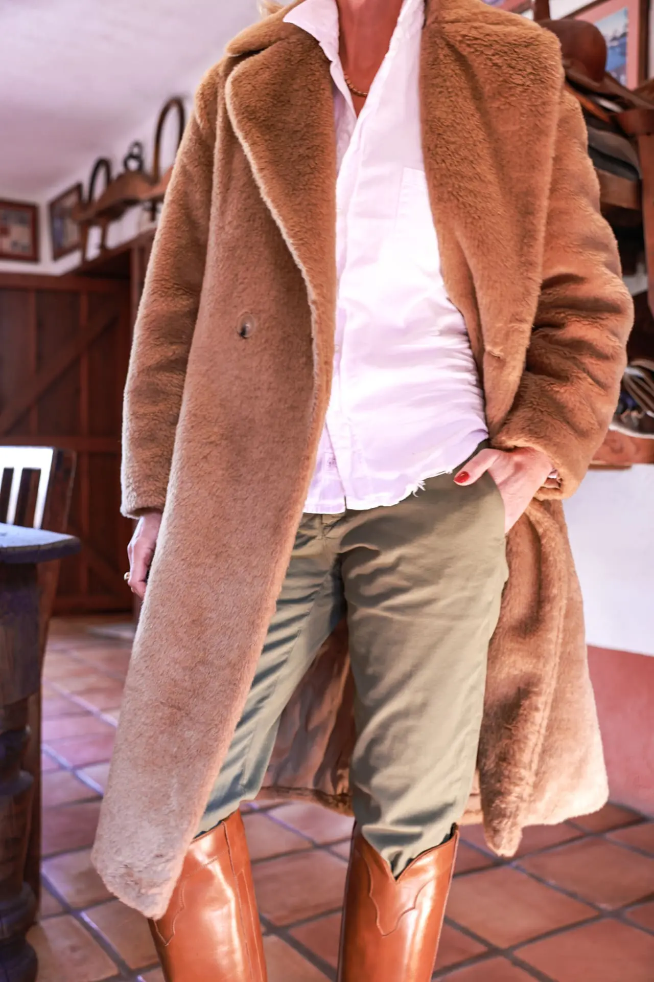 Teddy Fleece Coat Paired with Western-Inspired Trousers — Shearling Coat Outfits