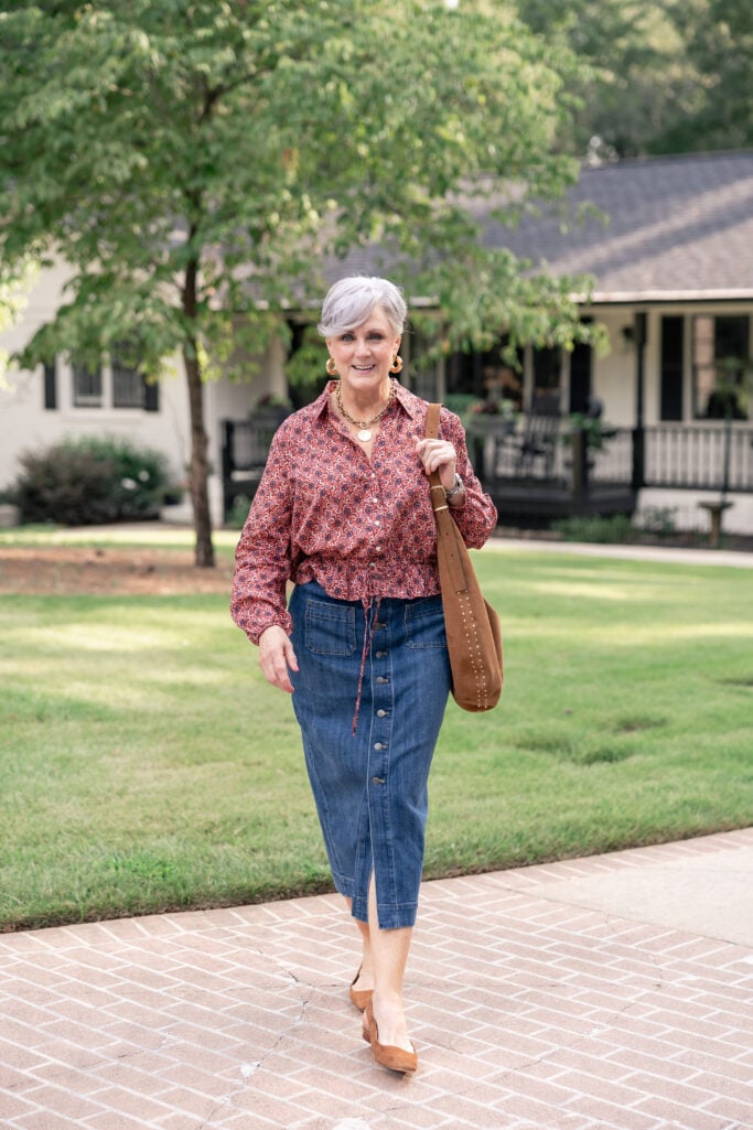 Denim Midi Skirt with Printed Blouse for Transitional Style Denim Midi Skirt with Printed Blouse for Transitional Style — Casual Winter Outfits for Women Over 50