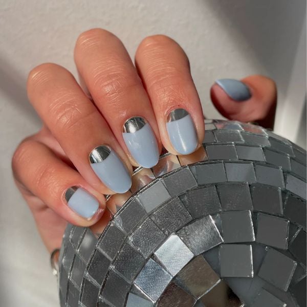 Cool Blue Half-Moon Accent Cool Blue Half-Moon Accent — Short Winter Acrylic Nails