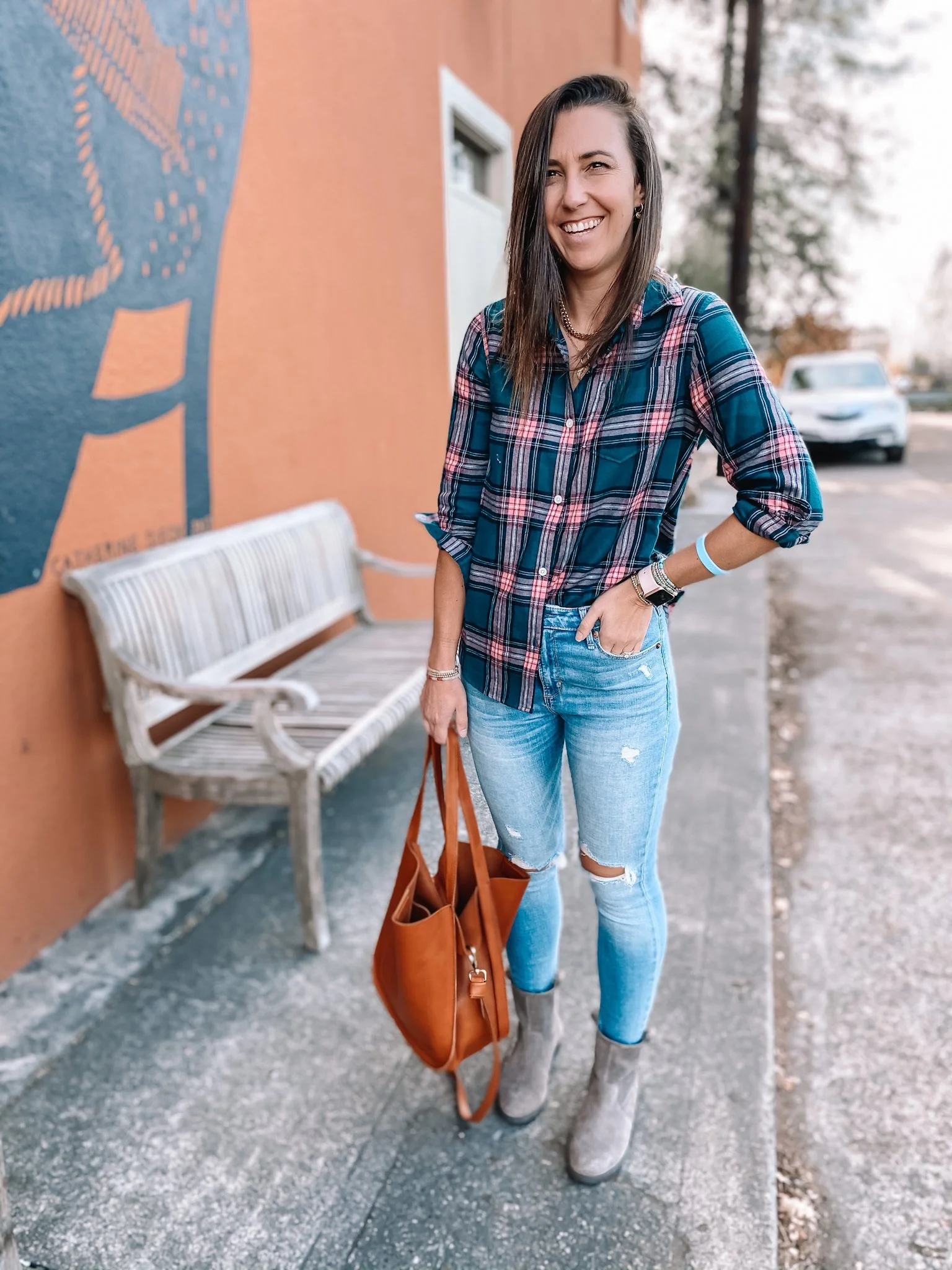 Casual Grey Suede Ankle Boots with Ripped Jeans and Plaid Shirt Casual Grey Suede Ankle Boots with Ripped Jeans and Plaid Shirt — Ankle Boots Outfits